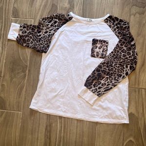 Womens leopard sleeves white t-shirt
